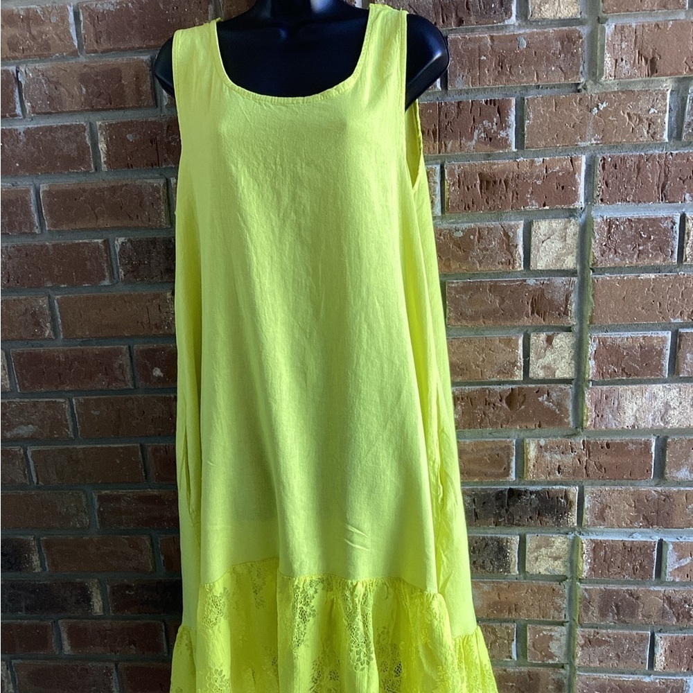 CRISTINA VERGANI LINEN Sleeveless Dress Eyelet Tiered Back
(Size: L/XL) Color: